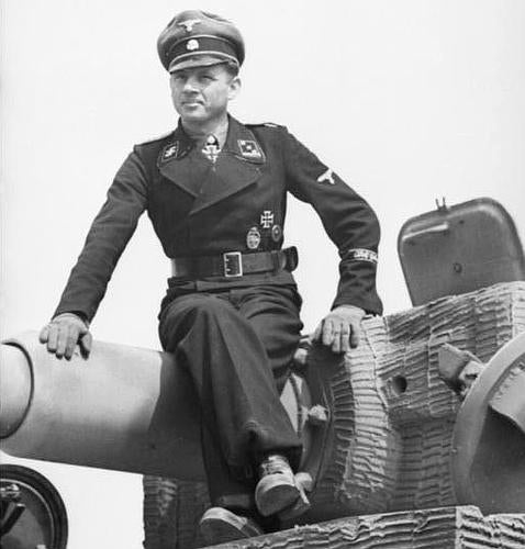 Wittmann, sobre su carro de combate