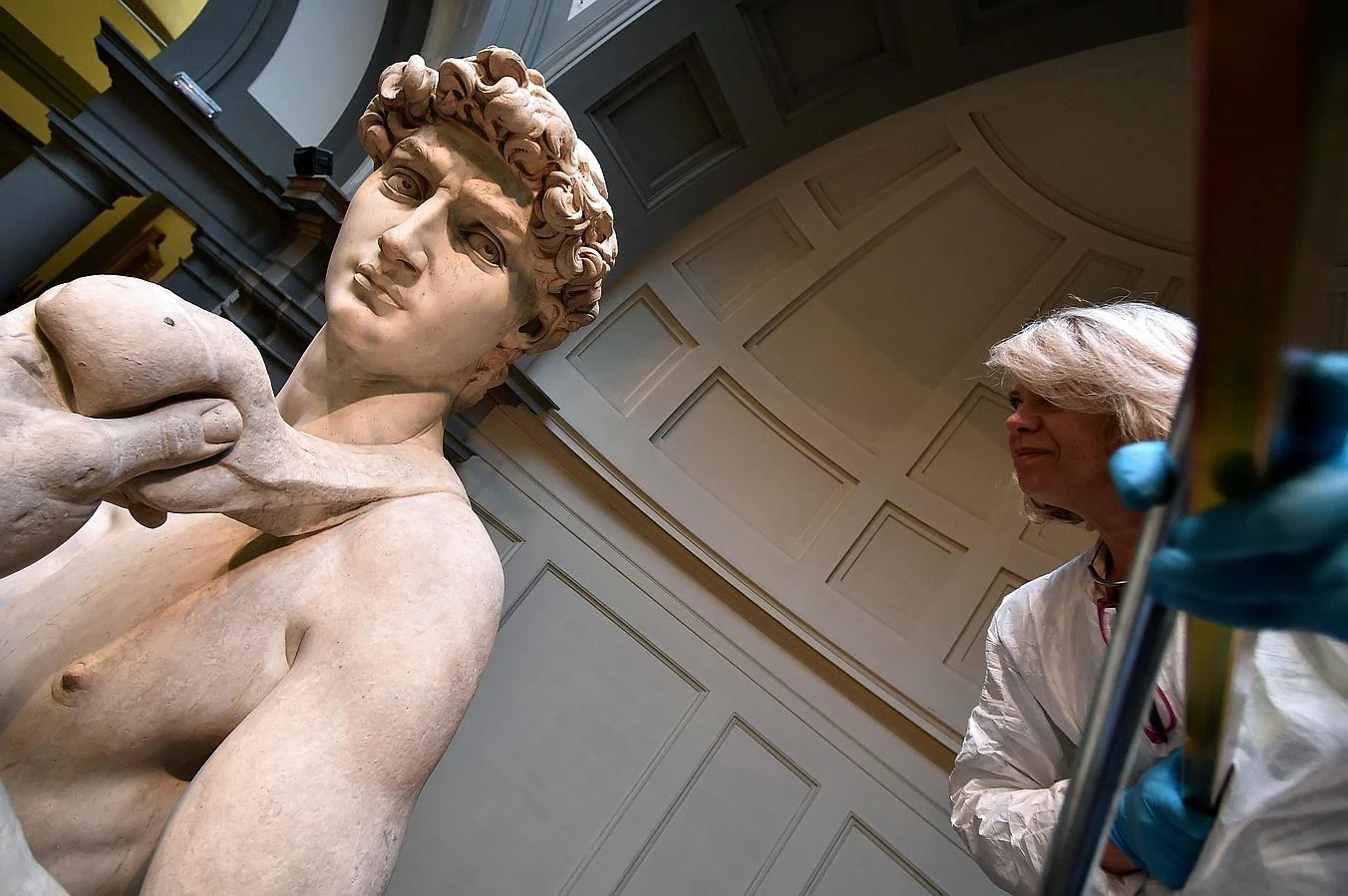 Адам скульптура Микеланджело