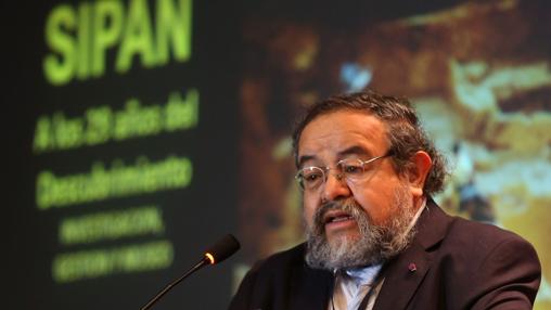 El arqueólogo Walter Alva