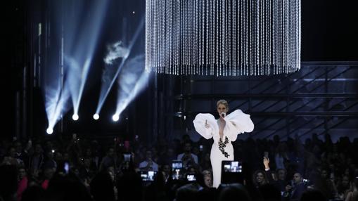 Celine Dion durante su actuación en la gala de los Billboard