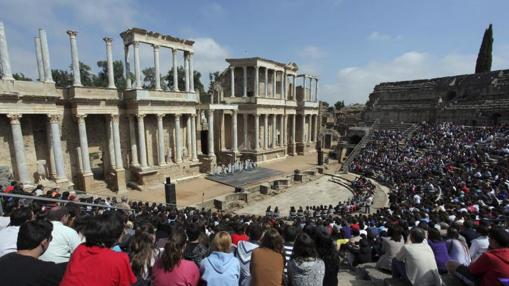 Estudiantes en el teatro romano de Mérida