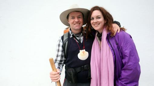 Paul McGranaghan y Martina Callanan, dos amigos irlandeses de 39 y 34 años que han peregrinado desde Saint-Jean-Pied-de-Port, en los Pirineos, durante cuarenta días