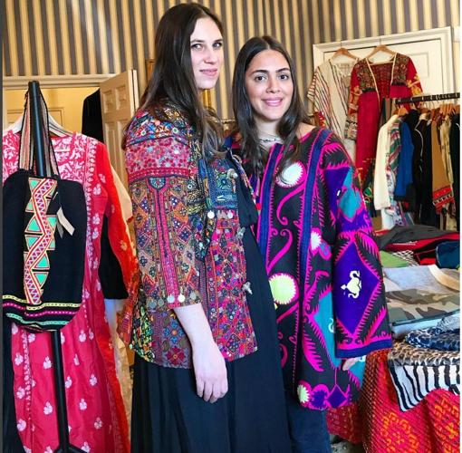 Imagen publicada por Muzungu Sisters donde aparece Tatiana Santo Domingo con Dana Alikhani