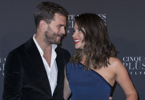Jamie Dornan junto a su mujer
