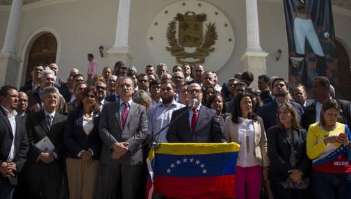 Los diputados de la oposicion, este martes encabezados por Julio Borges