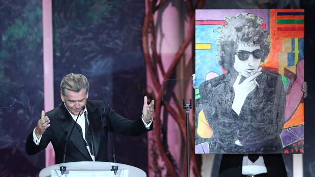 El cuadro del millón de euros que pintó Pierce Brosnan