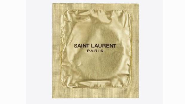 Un preservativo de lujo, la nueva excentricidad de Yves Saint Laurent