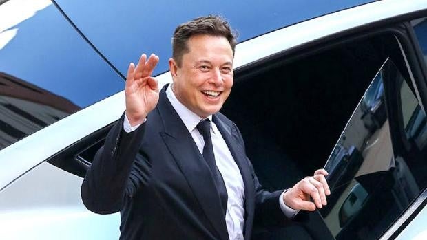 Elon Musk pierde 110 000 millones de dólares pero sigue siendo el más