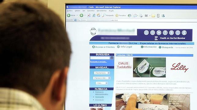 Un usuario accede a la web de una página de una Farmacia
