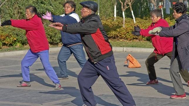 Los Hombres Mayores Estan Mas En Forma Que Las Mujeres De Su Edad