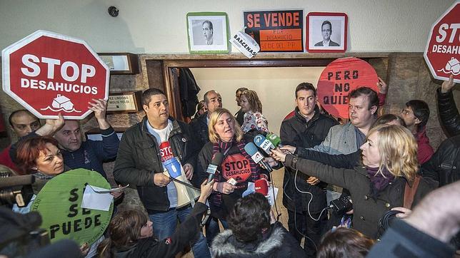 Escrache en la sede del PP en Bilbao: «¡No somos terroristas, somos víctimas!»