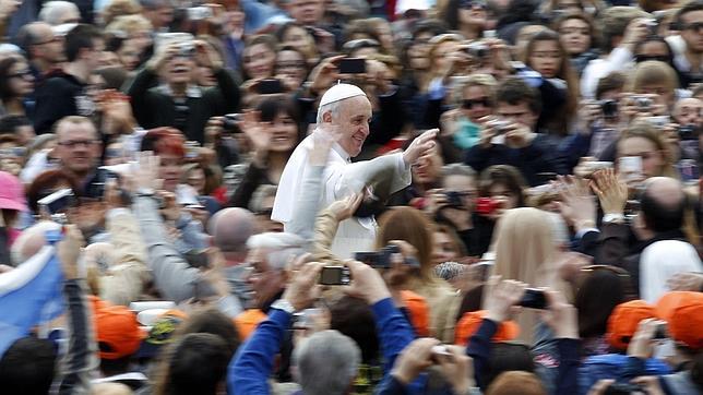 El Papa habla en español: «Ser cristiano no se reduce a cumplir los mandamientos»
