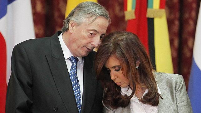 Los Kirchner, salpicados por un gran escándalo de lavado de dinero negro