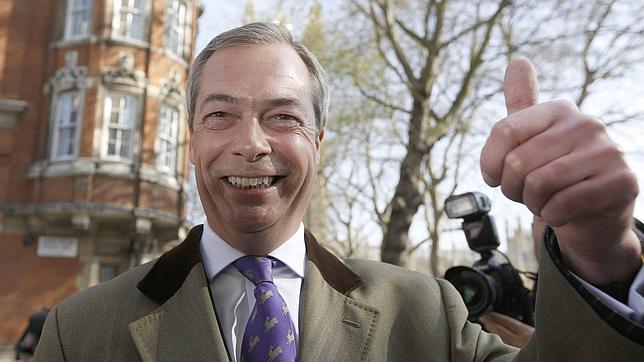 Nigel Faragel, líder del UK Independence Party, canta victoria (UKIP)