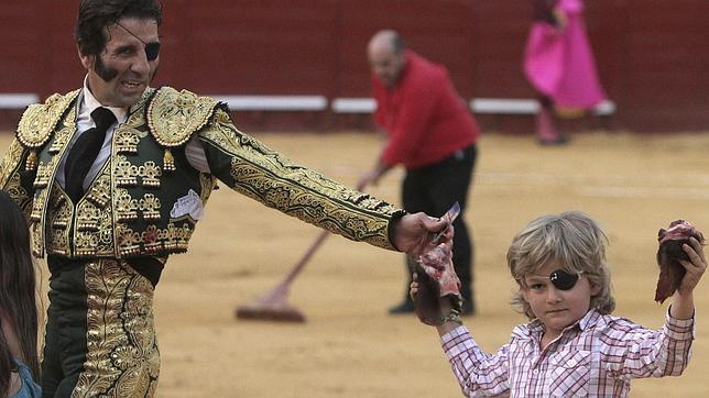 Juan José Padilla, a tumba abierta en la Feria de Jerez