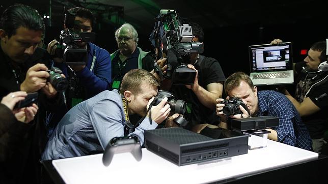 Xbox One Con Kinect Mejorado Pero Incompatible Con Juegos De Xbox 360