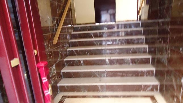 Una comunidad de vecinos de Villaverde se niega a poner un elevador a un niño discapacitado