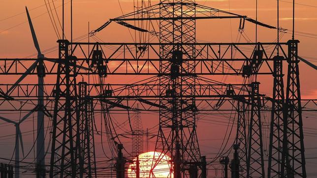 La próxima subasta eléctrica apunta a una subida del 5% de la luz a partir de julio