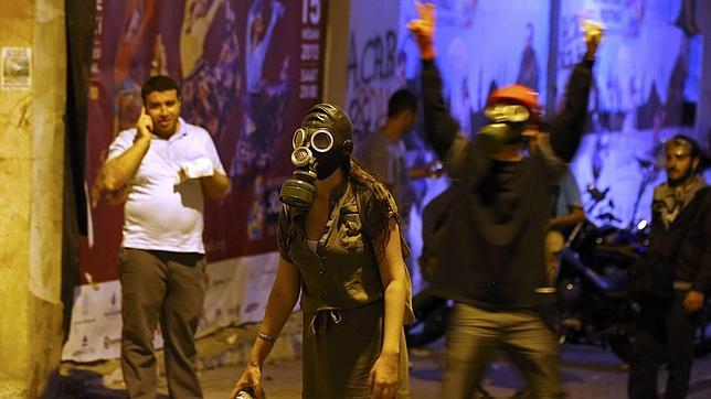 La Policía vuelve a usar la violencia para echar a los manifestantes de los alrededores de Taksim