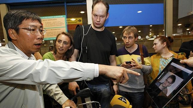 El topo de la CIA volará hoy desde Moscú hasta Ecuador con escala en La Habana