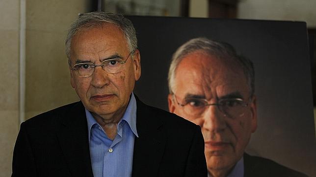 Alfonso Guerra cree que la urgencia de Griñán indica que algo «le afecta muy personalmente»
