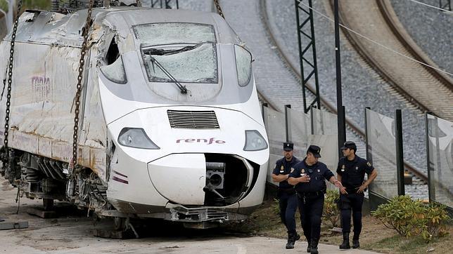 El maquinista hablaba por teléfono con un compañero en el momento del accidente
