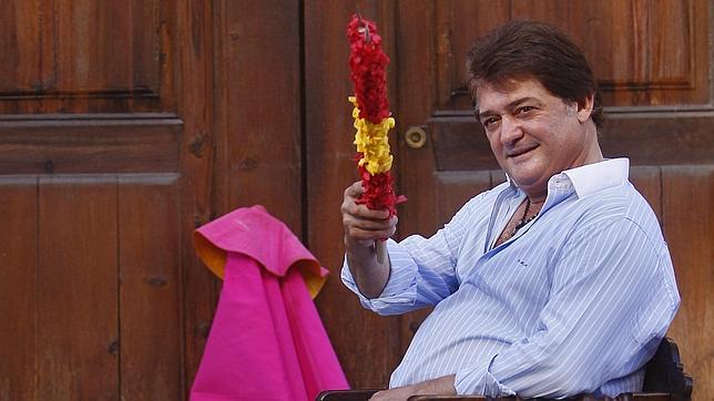 El Soro, sonriente banderilla en mano