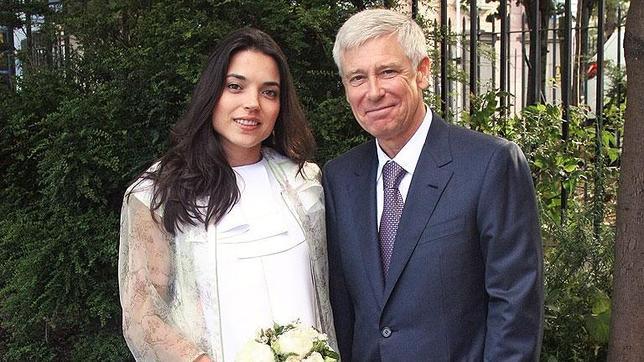 Adam Clayton, el bajista de U2, se casa con una modelo brasileña