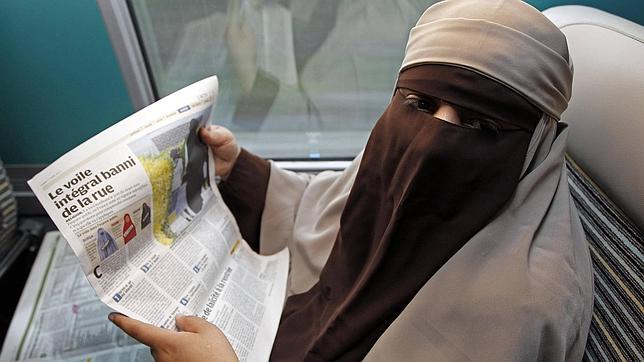 Reino Unido quiere prohibir el uso del «niqab» entre el personal sanitario