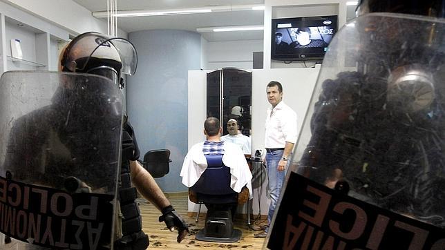 Dimiten altos cargos de la policía griega por su posible vinculación con un grupo neonazi