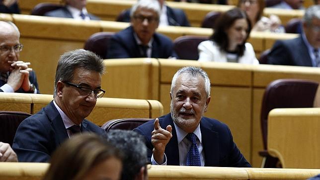 Griñán, del escándalo de los ERE a la Comisión de Empleo del Senado