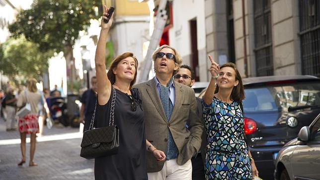 Michael paseó por las calles de Madrid junto a la directora de la revista «Nuevo Estilo»