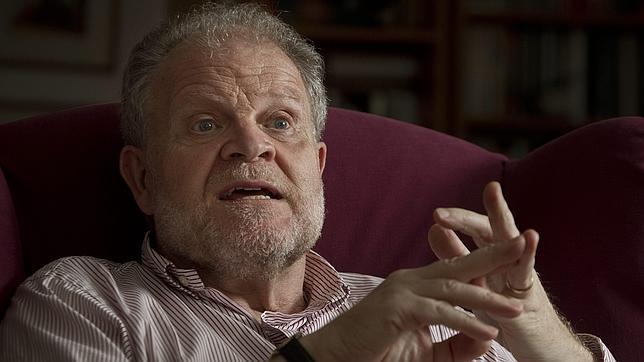 «El Rey no debe abdicar hasta que el tema de Cataluña esté resuelto»