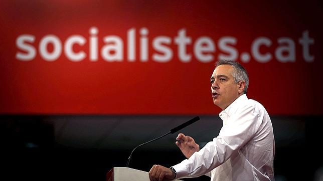 El Consejo Nacional del PSC avala a Navarro en su apuesta por una consulta pactada con el Gobierno