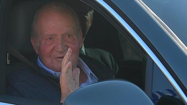 El Rey abandona el hospital: «Todo muy bien, fenomenal»