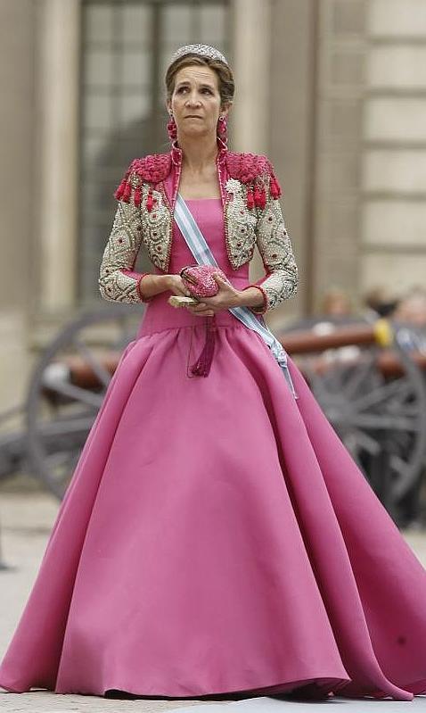 Así se convirtió en el miembro más elegante de la Familia Real La chaqueta taurina de la infanta Elena que dio la vuelta al