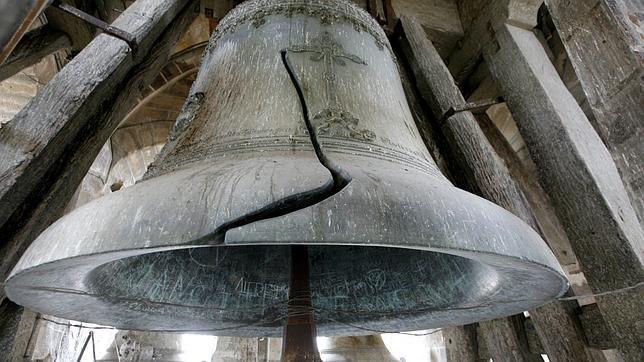 La inmensa campana, con su enorme grieta