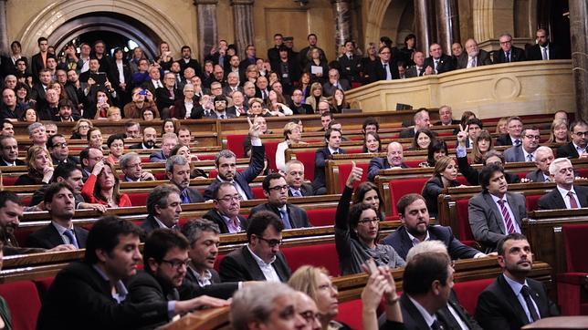El PSC, relegado a cuarta fuerza si expulsa a sus críticos y mantienen sus escaños