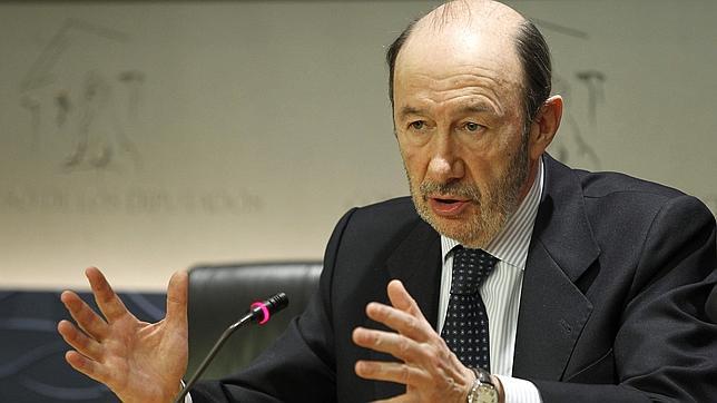 Rubalcaba envía a un hombre de confianza a Pamplona para frenar la moción del PSN