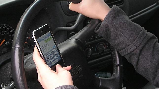Millones admiten usar el smartphone en nuestro país mientras conducen.