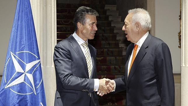 Margallo conversa con el secretario general de la OTAN, Anders Fogh Rasmussen