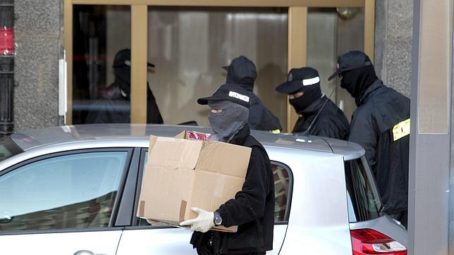 Dos detenidos por el cobro ilegal de ayudas sociales de un yihadista muerto