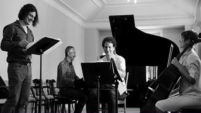 El barítono Alfredo García, el pianista Julio Alexis Muñoz, el violinista Roi Cibrán Pérez y la violoncellista Nuria Rosa interpretarán a Beethoven
