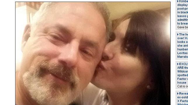 La feliz pareja, antes de contraer matrimonio (captura de pantalla del diario Daily Mail)