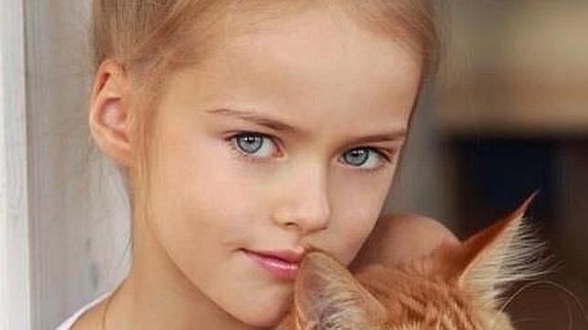 Asi Es Kristina Pimenova Bautizada Como La Nina Mas Guapa Del Mundo