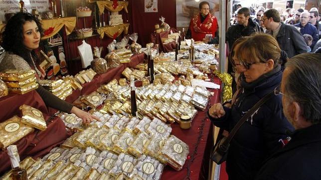 La Feria de Navidad de Jijona abre sus puertas con 77 expositores y espera  la llegada de 50.000 visitantes