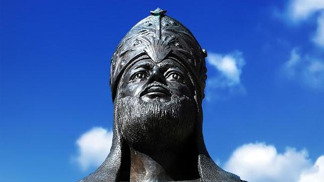 Estatua de Almanzor en Calatañazor (Soria)