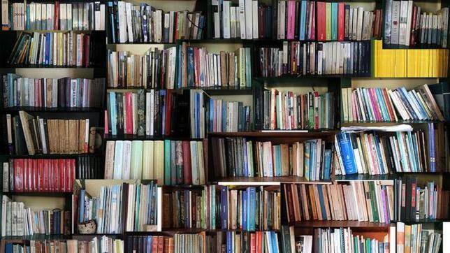 ¿Cuántos libros tiene Eva?