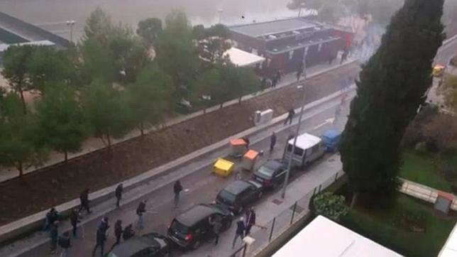 Imágenes de la brutal reyerta entre ultras del Frente Atlético y de Riazor Blues