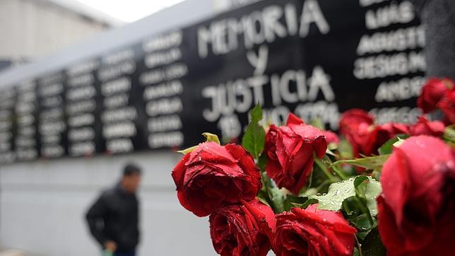 LAs muestras de condolencia se han sucedido durante todo el día en la Asociación Mutual Israelita Argentina